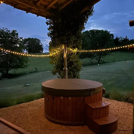 Le Manoir Aux Volets Verts With Hot Tub 4*