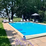 Couette-café Le Manoir Aux Volets Verts With Heated Pool And Hot Tub
