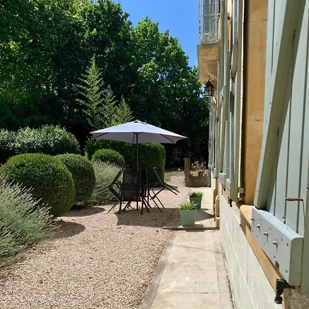 Le Manoir Aux Volets Verts With Hot Tub ベッド・アンド・ブレックファスト