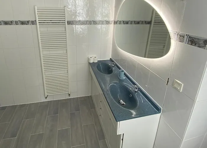 Le Manoir Aux Volets Verts With Hot Tub Отель типа 