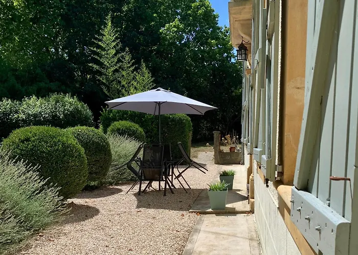 Le Manoir Aux Volets Verts With Hot Tub Отель типа 